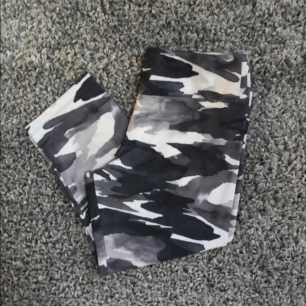 Marika Tek Gray camp crop leggings